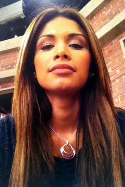 A través de las famosas fotos 'selfies' es como nuestra reina mantiene una estrecha relación con sus seguidores. Este tipo de fotos se han convertido en un fenómeno y no hay quién no se haya tomado una. Ahora puedes subir la tuya con el hashtag #NBLselfie para ganar un kit de belleza, los detalles aquí