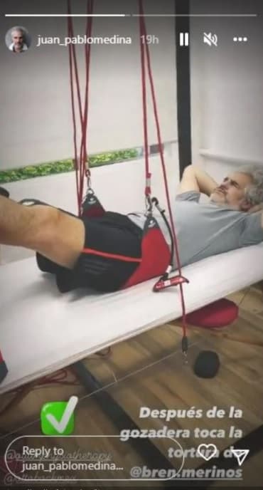 "
<b>Después de la gozadera toca la tortura</b>" externó el histrión, junto a un video en el que aparece realizando una pesada rutina que le ayuda a la movilidad de su pierna.