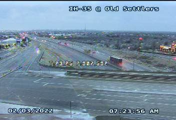 En caso de quedarse atrapado en el vehículo, la portavoz de AAA Texas ofrece recomendaciones. “Le pedimos que encienda y apague su vehículo periódicamente, por ejemplo, mantenerlo encendido entre 5 a 10 minutos después apagarlo y esperarse entre 30 a 45 minutos. Esto es para que usted y su familia se mantengan cálido dentro del auto y al mismo tiempo no se quede sin combustible”, dijo Anlleyn Venegas, portavoz hispana de AAA Texas.