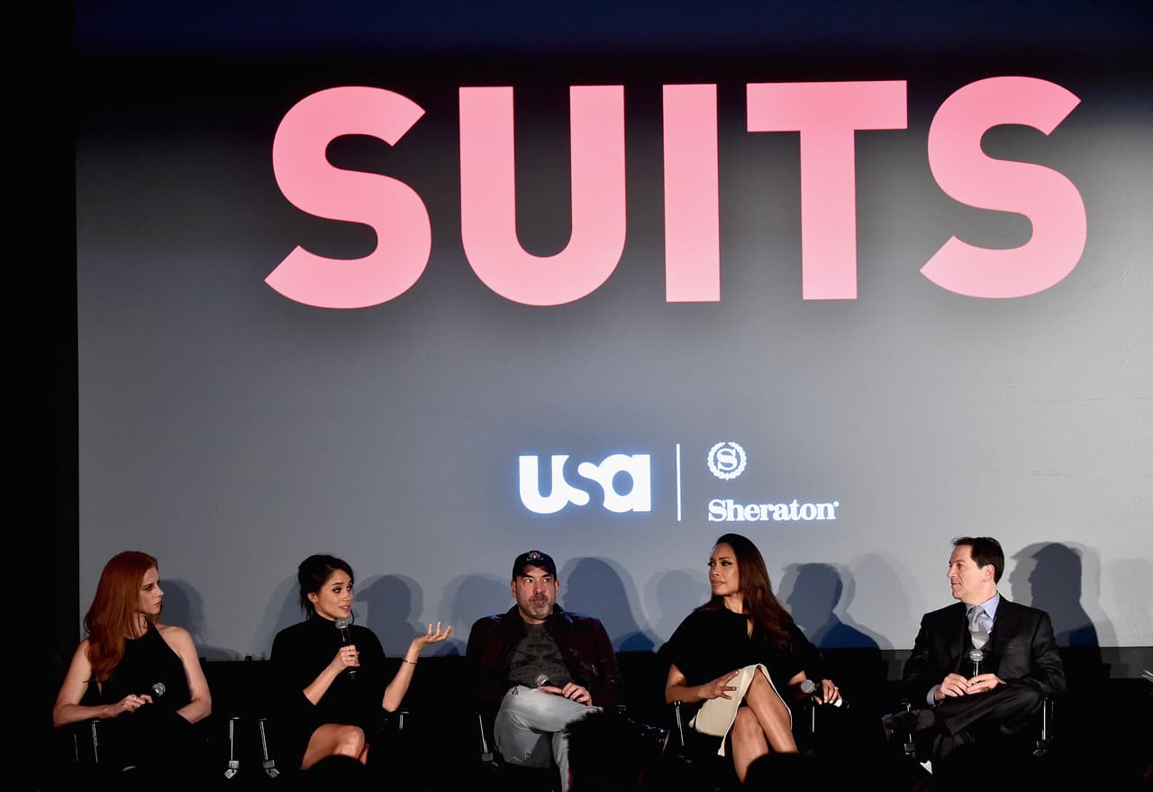 Meghan renunció a seguir actuando en la serie ‘Suits’ y aunque tiene ya muchas cosas en Gran Bretaña, aún uno de sus perritos, el cual adoptó, está al cuidado de una amiga. 
<br>