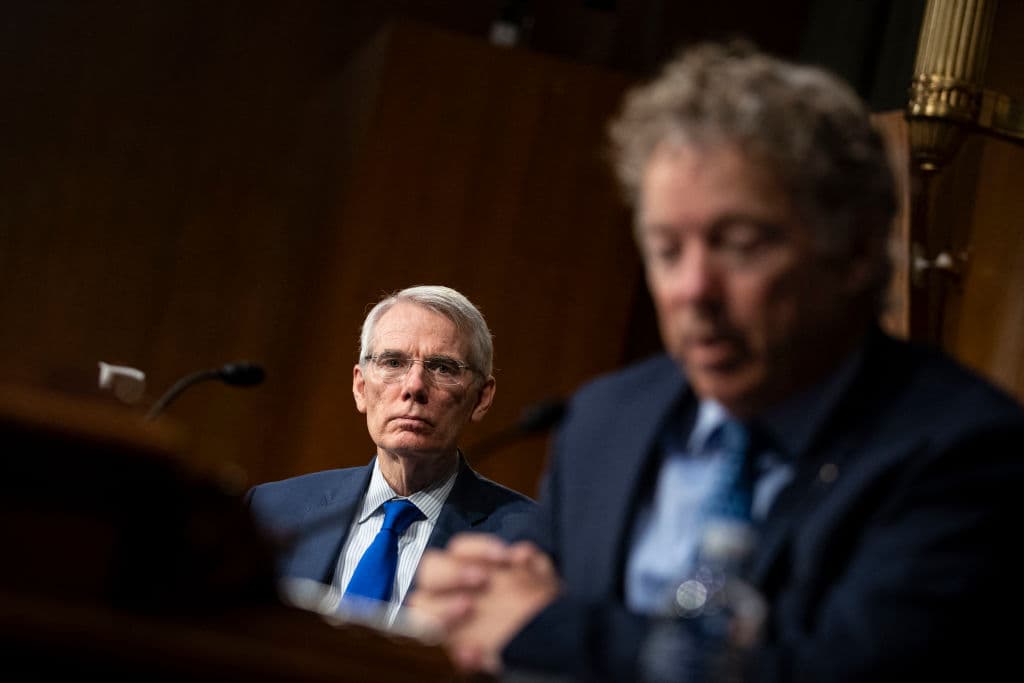 <b>OHIO. Escaño republicano. Abierto. </b>La campaña para escoger el candidato republicano a suceder al renunciante Rob Portman (en la foto) es una de las más intensas del actual ciclo electoral. Se trata de un estado de tendencia republicana, pero donde hay un interesante pulso entre las corrientes internas del movimiento conservador que da algunas esperanzas a los demócratas. 
<br>