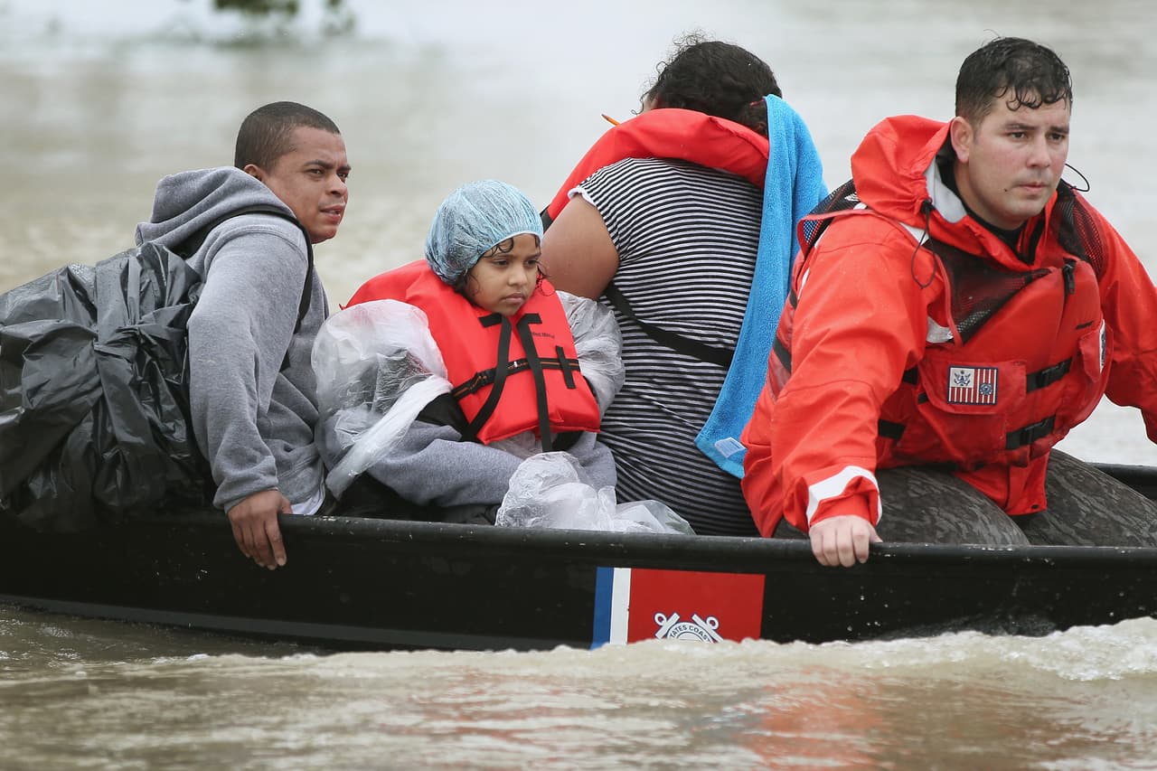Piden al gobernador de Texas que detenga la ley SB4 para que no entre en vigor en medio del desastre del Harvey
