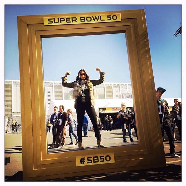 Se nota que le apasiona el Super Bowl.