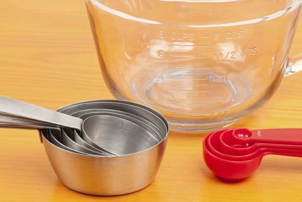 Escoge las herramientas indicadas para medir tanto los ingredientes secos como los húmedos.