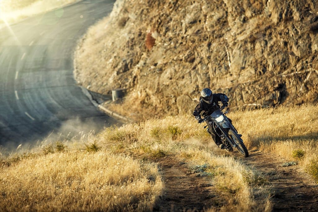 La gran noticia para la nueva KLX es que ahora cuenta con sistema de alimentación de combustible a través de
<b>inyección electrónica</b>.