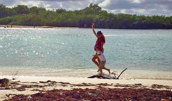 Paulina Rubio mostró por primera vez en sus redes sociales una foto de su barriguita de embarazo.