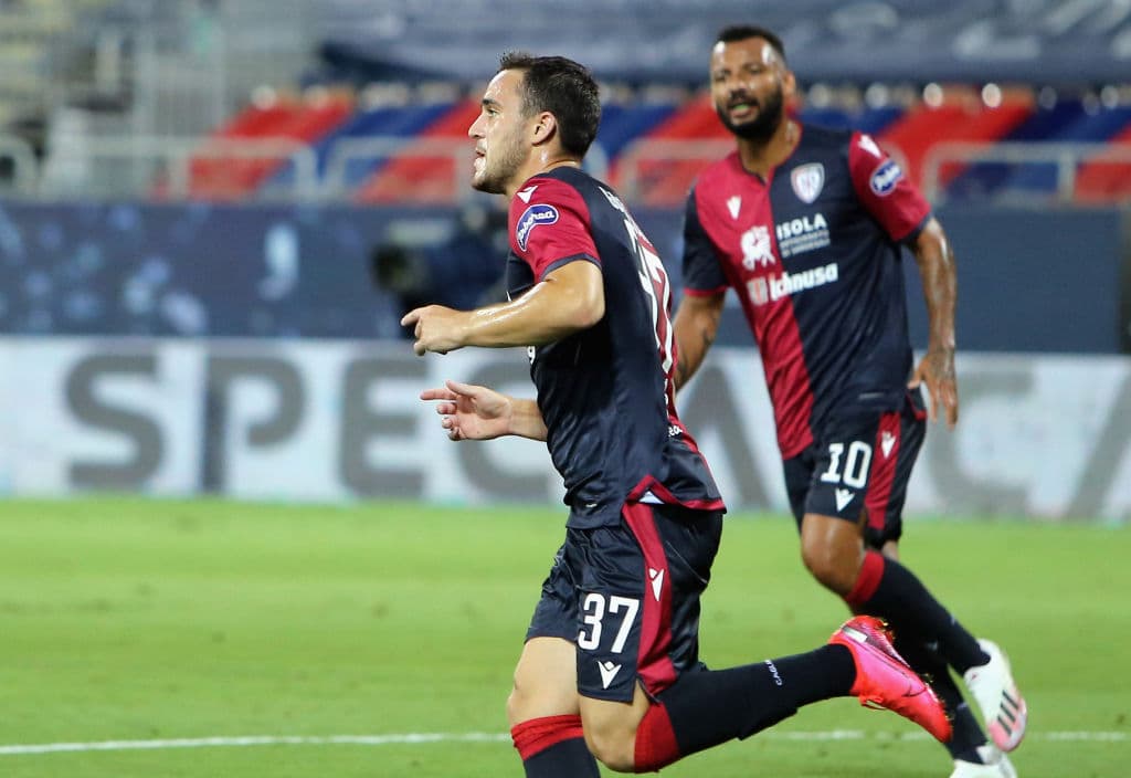 A los 8’ Cagliari abrió el marcador. El balón llegó por un tiro de esquina y tras una serie de rebotes, Luca Gagliano remató frente a Buffon.