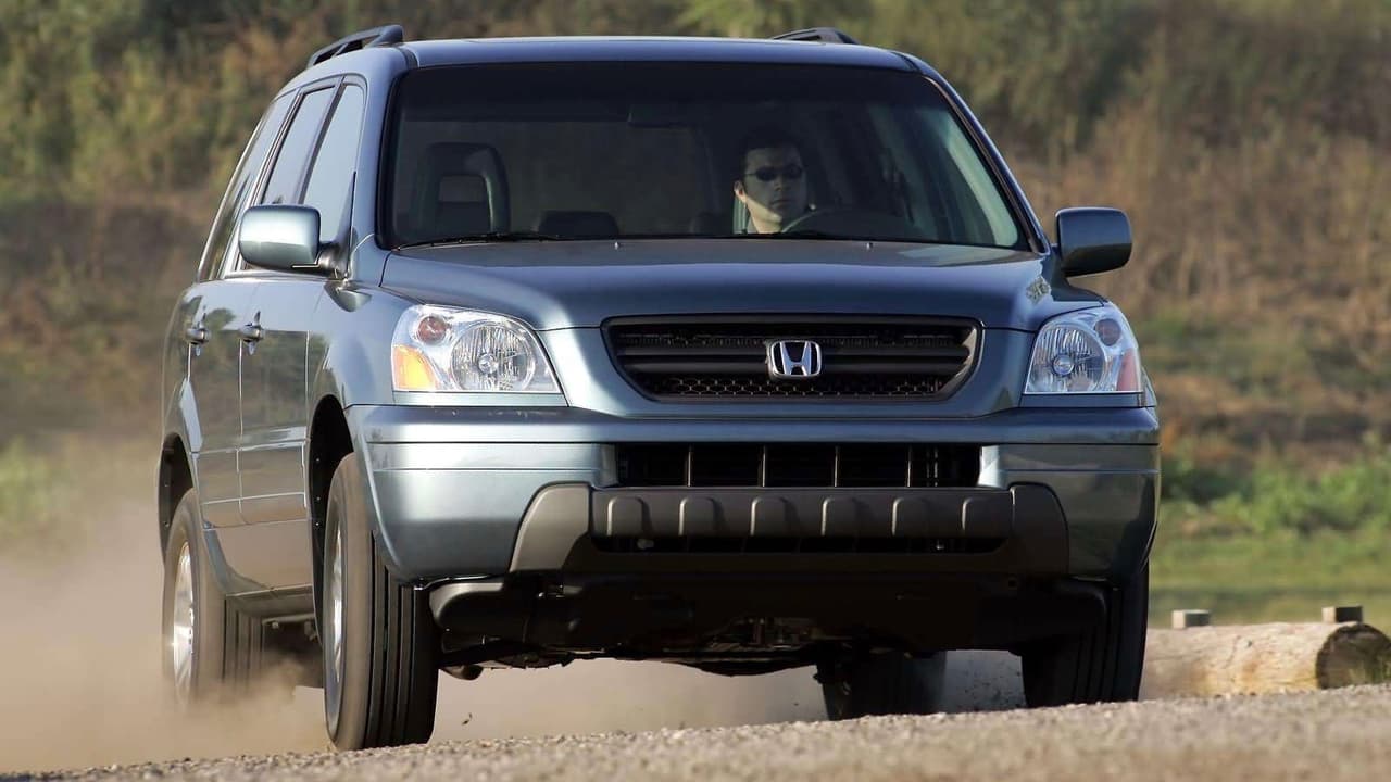<h3 class="cms-h3-H3">4. Honda Pilot</h3>
<br>El 15.3% de los dueños de la camioneta crossover compacta de Honda, la mantiene en sus manos por más de 15 años, lo que representa el doble del promedio de personas que mantiene sus autos nuevos por más de 15 años.
<br>En la imagen vemos una Honda Pilot 2005.