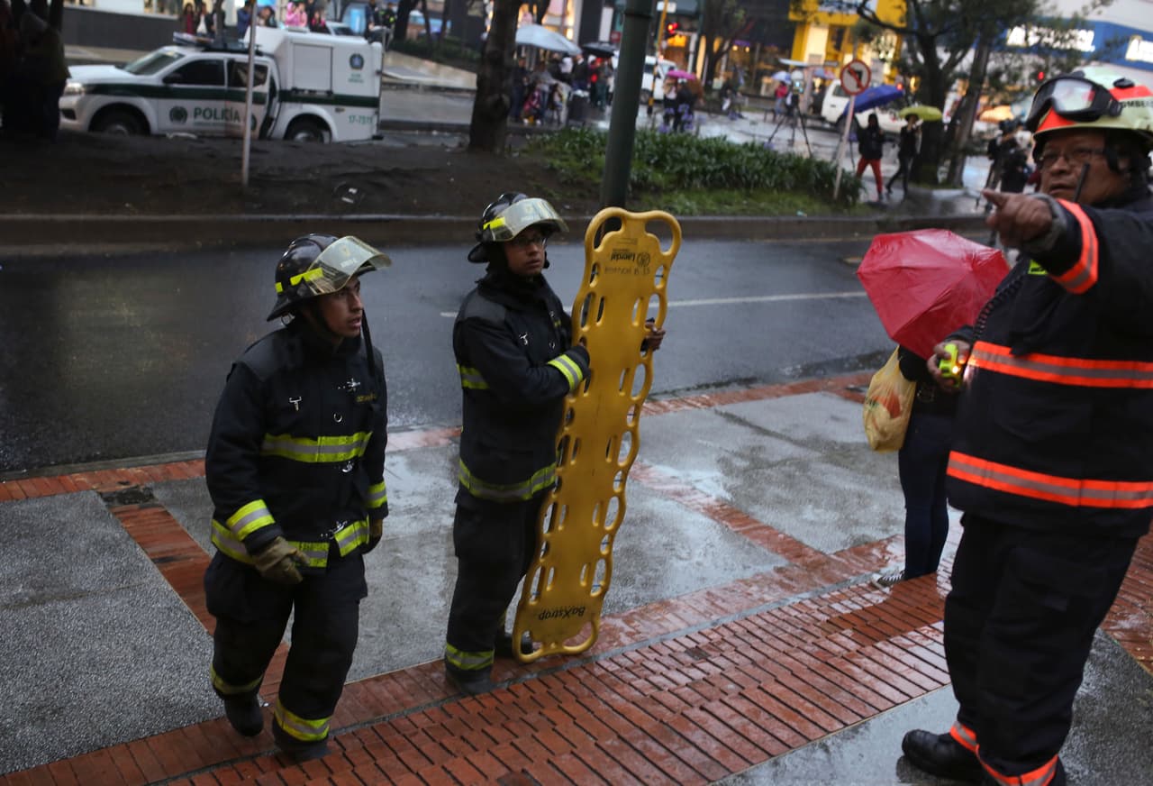 La Policía, el Ejército, el cuerpo de bomberos y el personal del centro de seguridad respondieron al incidente. (AP Photo/Ricardo Mazalan)