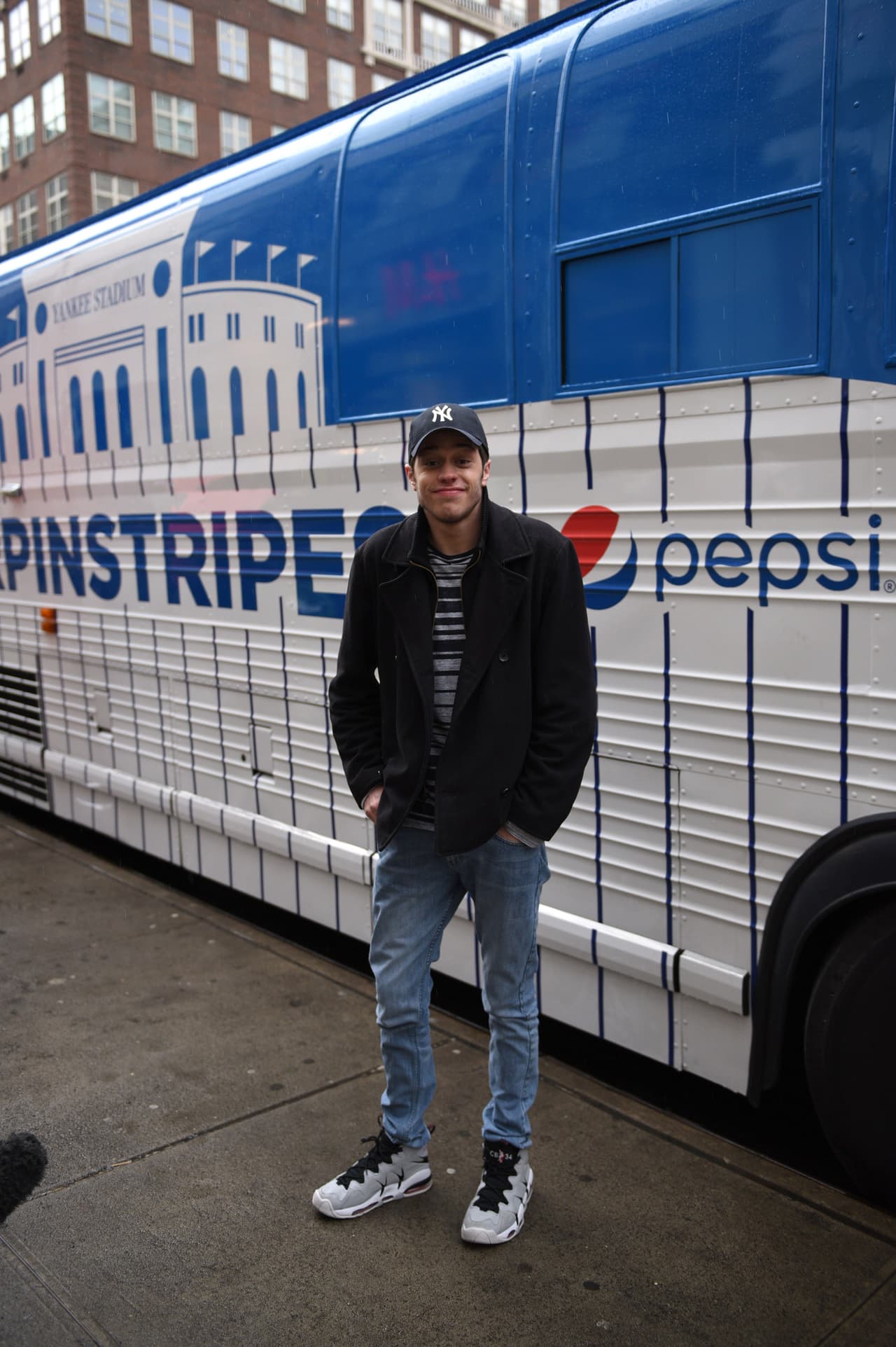 Afortunadamente Davidson ha recibido el apoyo de sus fans e incluso de seguidores de su ex, quienes han condenado los ataques de la porción de seguidores de Ariana que han continuado con el cyberbullying en su contra.