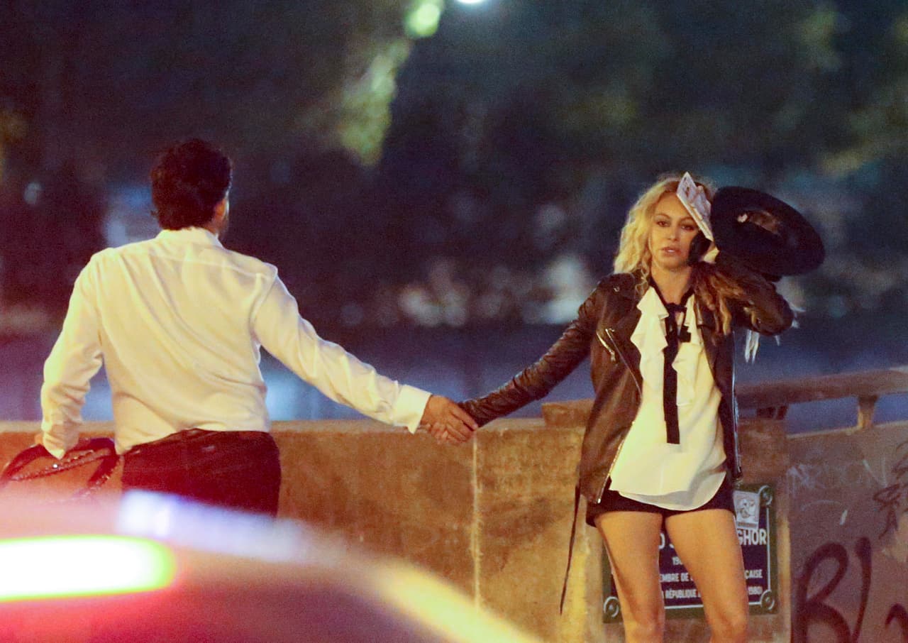 La mexicana parecía un poco angustiada con la llamada.