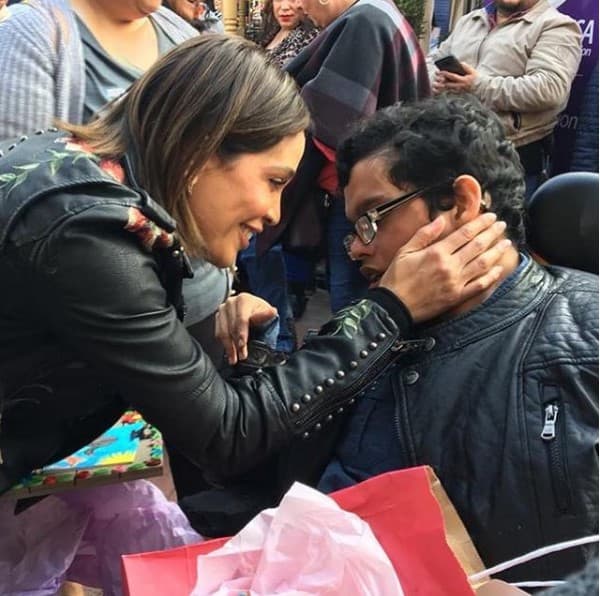 “Gracias infinitas por su confianza, respeto y cariño. Es por ustedes que después de tantos años puedo seguir haciendo lo que me apasiona. Pero sobre todo, gracias por darme el privilegio y responsabilidad de servir”, lee parte de su escrito.