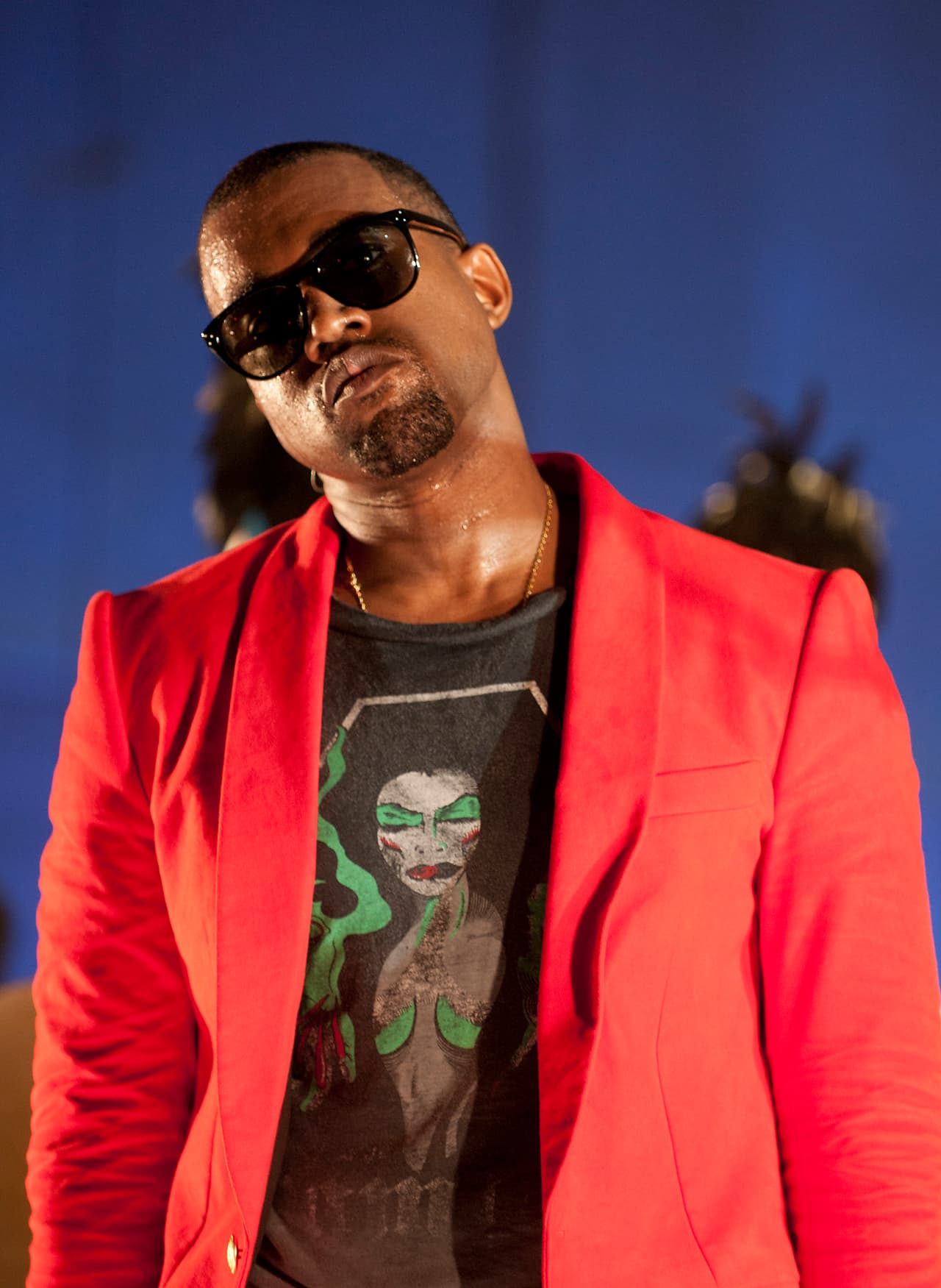 El productor pocas veces ha mostrado su bella dentadura, algunos hasta piensan que no es feliz.