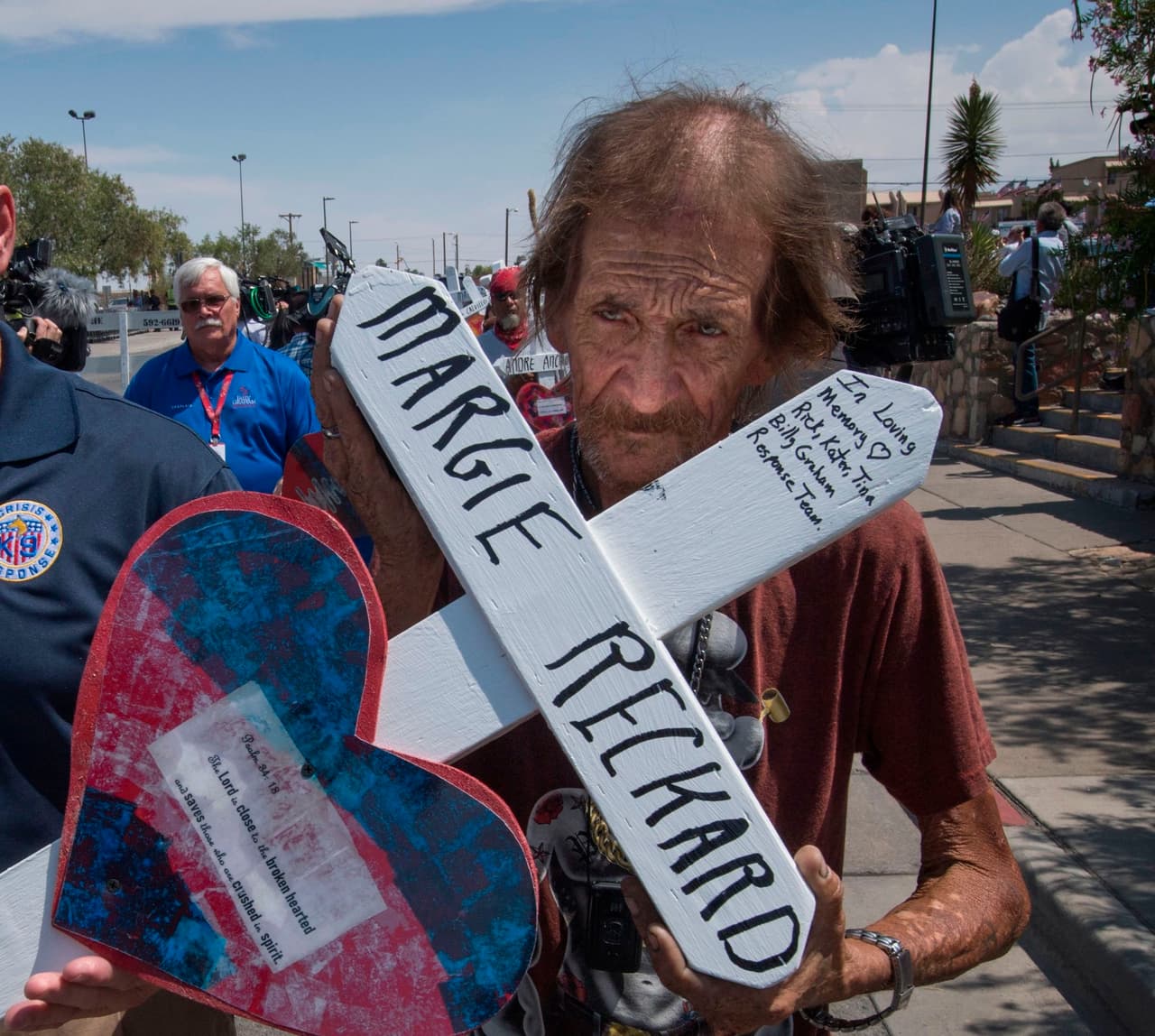 Perdió a su esposa en el tiroteo de El Paso y no tiene más familia, ahora pide que lo acompañen en su funeral