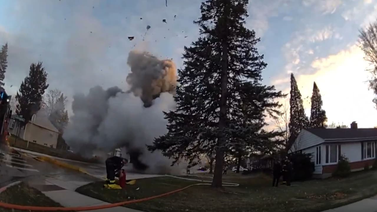 Explosión de camión recolector deja tres socorristas heridos y pánico en zona residencial de Chicago
