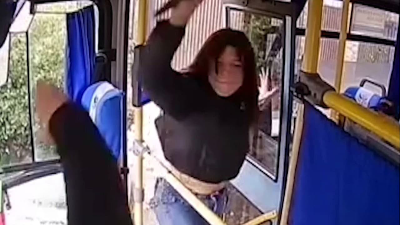 Un conductor de autobús termina herido tras ser golpeado por una pasajera durante una discusión en Chile