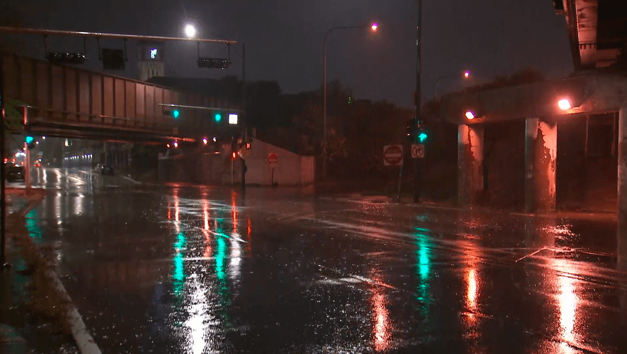 Accidentes e inundaciones causan retrasos en toda el área de Chicago