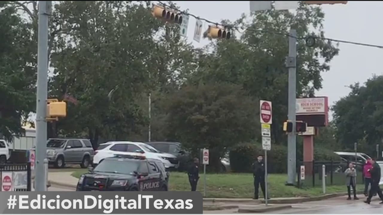 Alumnos de la Preparatoria Gonzales son evacuados por situación de riesgo