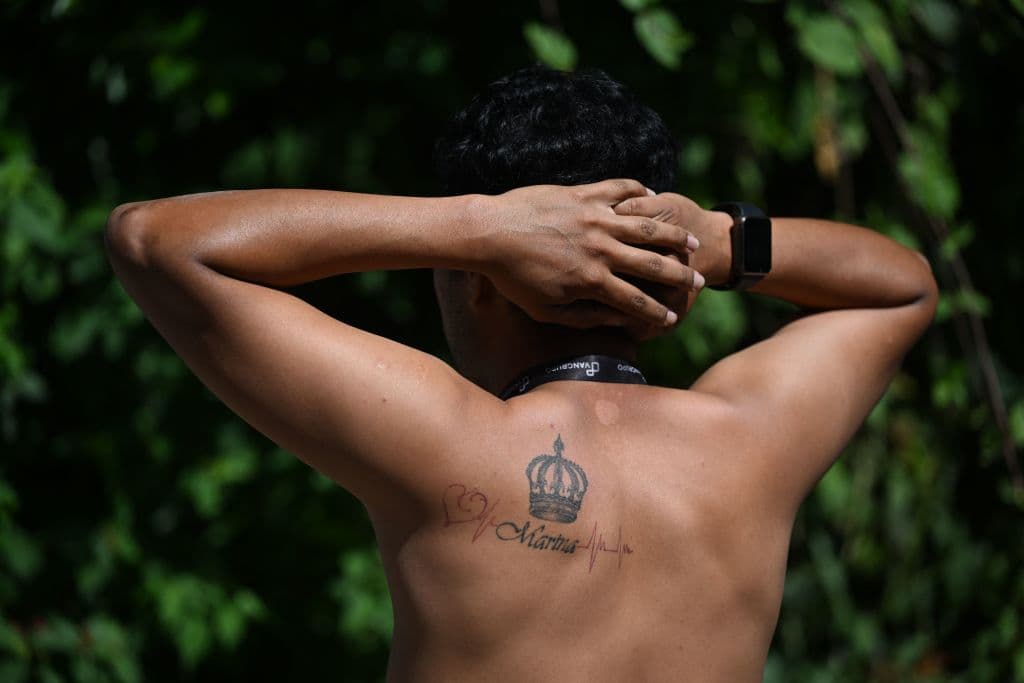 El ministro de la Defensa Nacional, Francis Merino Monroy, explicó a los periodistas que antes de instalar el cerco se realizó trabajo de inteligencia y que hay equipos de extracción en 40 puntos estratégicos. Durante la primera hora de implementación se capturaron a 12 pandilleros, agregó.