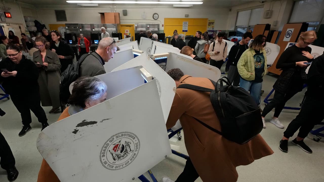 Problemas técnicos, un arresto y más de 1.5 millones de votos; así va la jornada electoral en NY