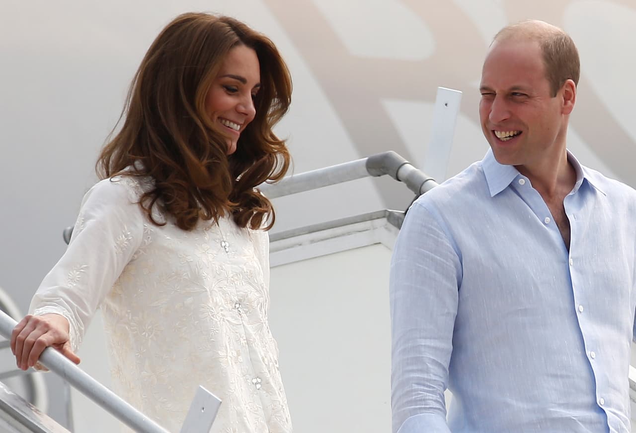 Luego, Cabello pidi贸 una disculpa al aire a los duques de Cambridge: "
<b><a href="https://www.univision.com/famosos/el-principe-william-y-kate-middleton-pasan-el-susto-de-sus-vidas-durante-un-vuelo-en-pakistan-fotos" target="_blank">Lo siento</a></b>, William y lo siento, Kate. Sinceramente, no pude dormir anoche. Ten铆a que sacarlo de mi pecho".
<br>