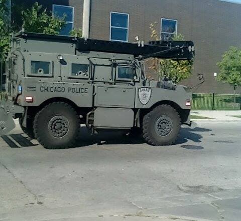 Hombre se atrinchera en su casa en Gage Park