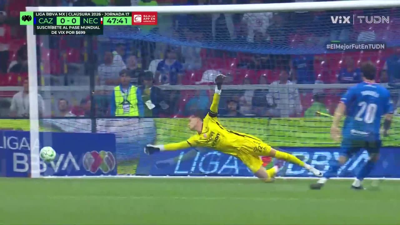 ¡Increíble falla de Paradela! Intentó rematar a segundo poste pero el balón se va desviado