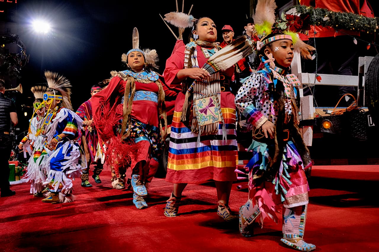 La actriz Frances Fisher destacó la alegría de los niños presentes, mientras que Lou Ferrigno mencionó la gratificación inmediata que genera el evento en los fans.