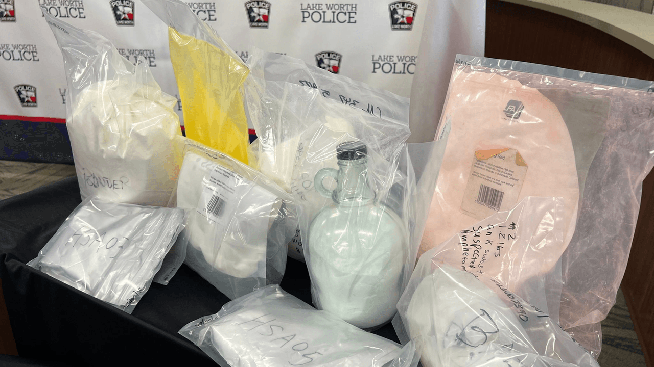 La policía de Lake Worth decomisó casi 2.3 millones de dólares en drogas de una residencia, estimaron autoridades. Esto representa la incautación más grande en la historia del departamento de policía de esa ciudad.