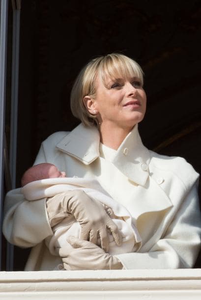 Charlene se miró como una mamá orgullosa y sumamente feliz.