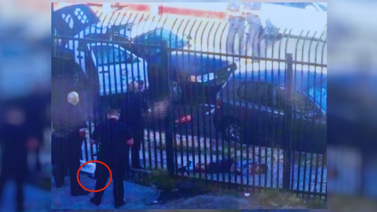 El policía que mató en agosto a un menor hispano también baleó fatalmente días antes a un hombre