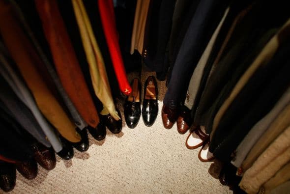 9 - Los zapatos para hombres tuvieron un alza de precio de 4.5% de diciembre de 2010 a diciembre de 2011, según las estadísticas ofrecidas por el departamento del Trabajo.