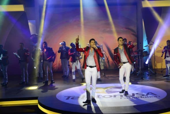 Tanto 'El Flaco' como Samuel dejaron todo su talento en el escenario del Teleton USA.