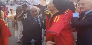 Insólito disfraz de selección española y Rubiales se hace viral