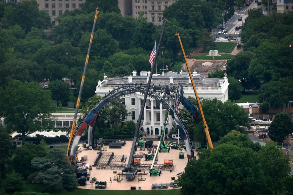 Un octágono de la UFC se levanta en los jardines de la Casa Blanca: conmemorará la independencia y el cumpleaños de Trump
