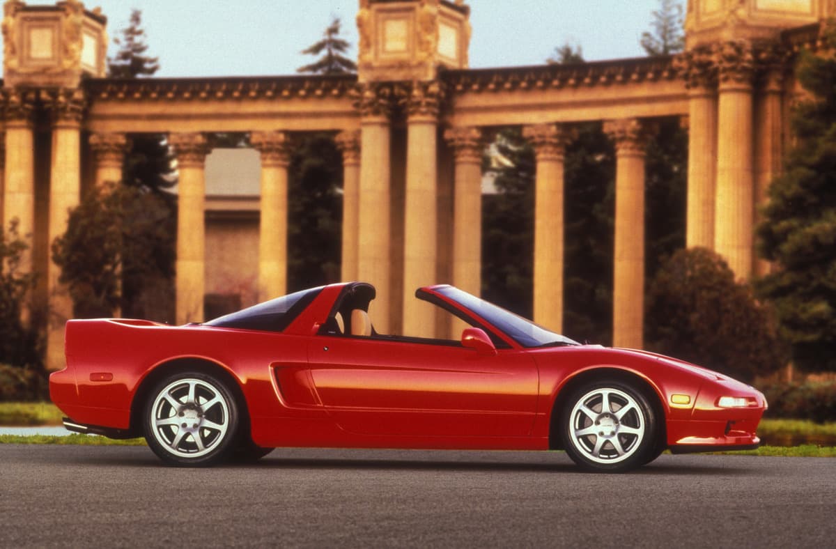 Originalmente el NSX fue un coupé, pero a partir de 1995 se ofrecio por primera vez con la opción con techo ‘targa’.