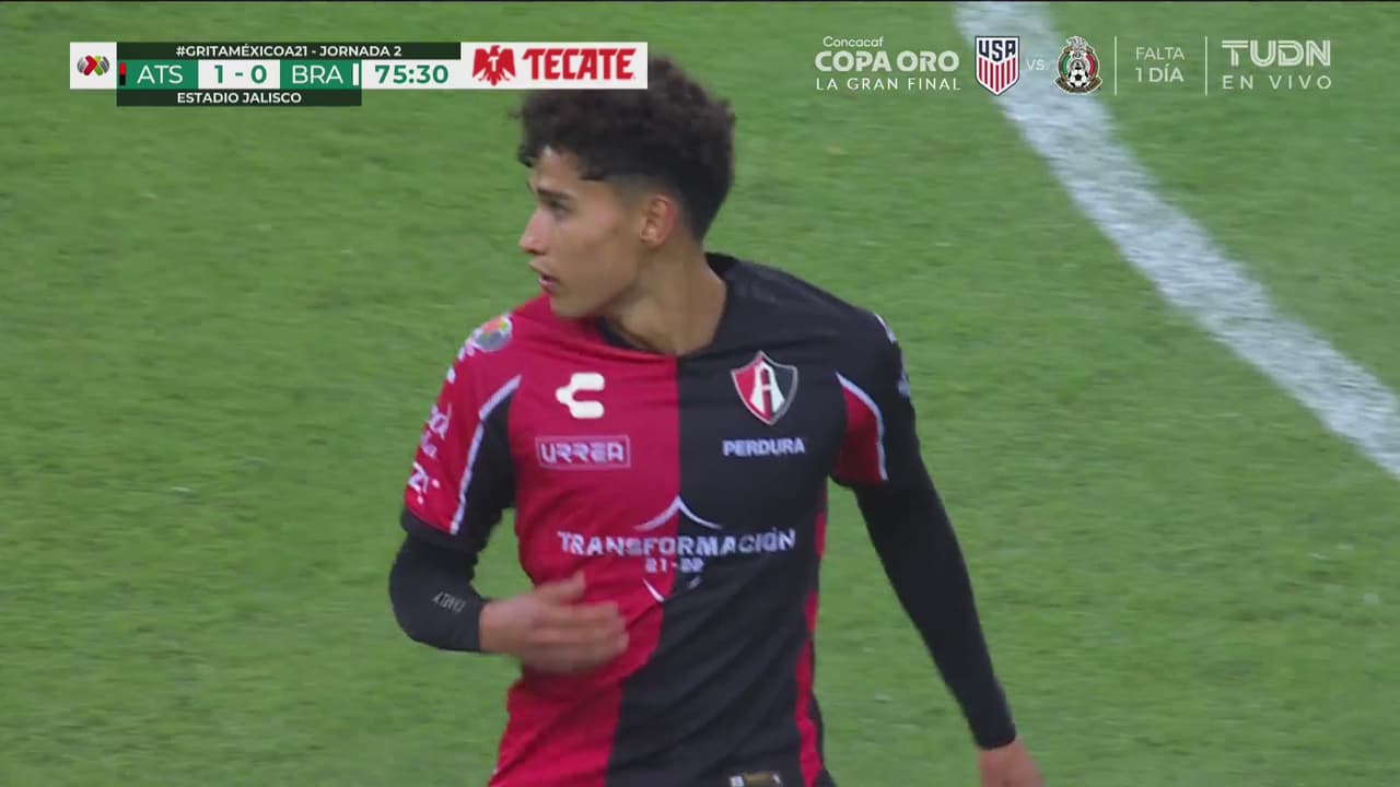 ¡Era un golazo! Jeremy Márquez casi se luce de larga distancia