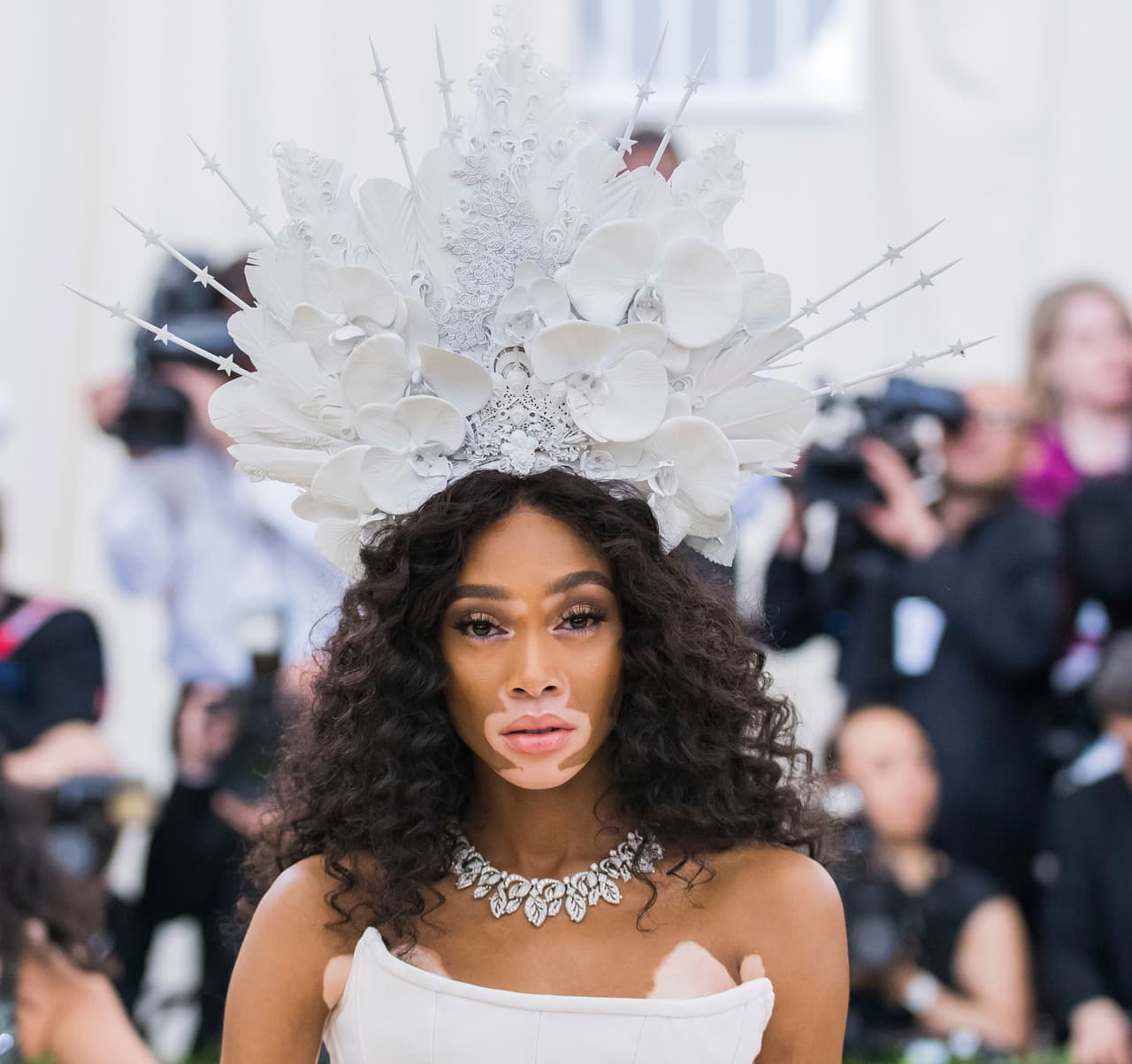 Y el espectacular tocado de la modelo Winnie Harlow en la gala de 2018.