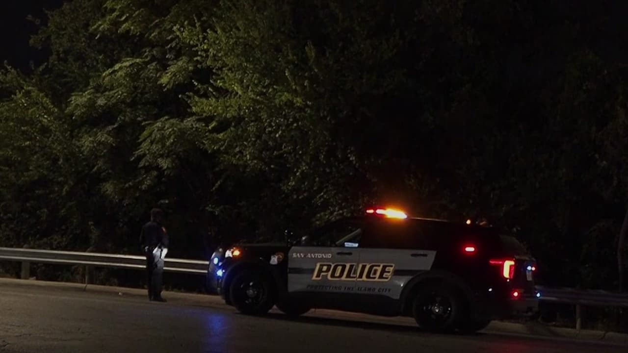Dos personas hospitalizadas tras volcadura de automóvil al norte de San Antonio