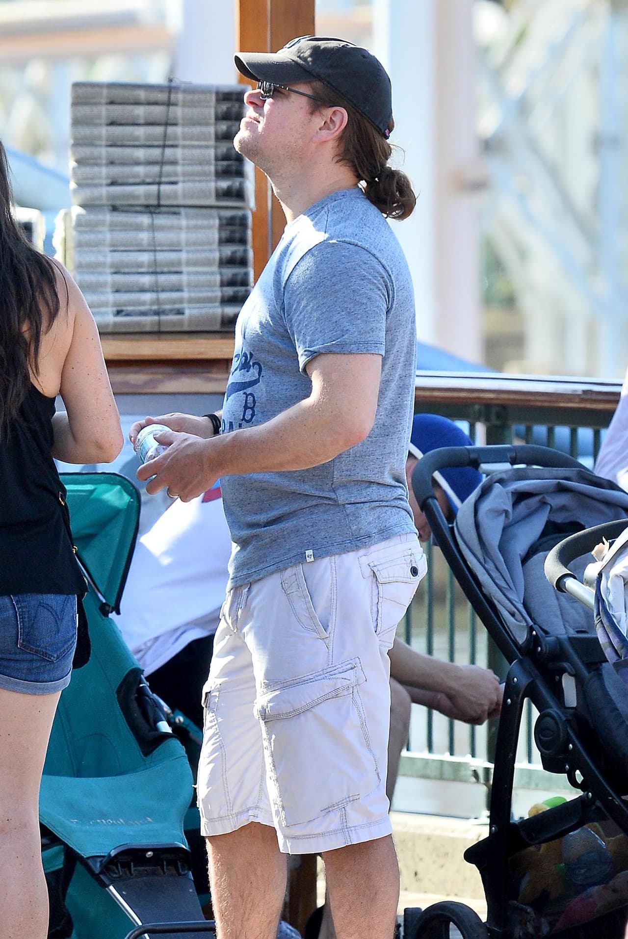 Matt con su colita de caballo y relajado como cualquier otro turista.