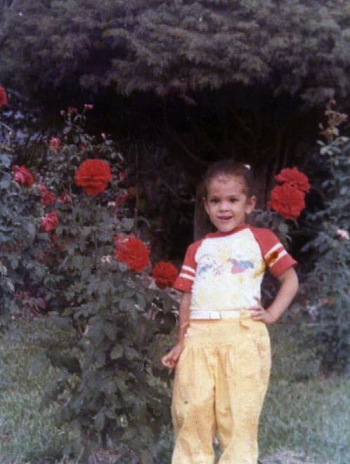 Caro afirma que tuvo una niñez muy feliz y aunque su familia es muy pequeña, son muy unidos.