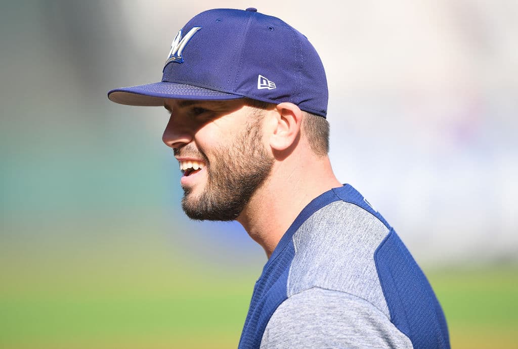El tercera base Mike Moustakas es canejado de los Royals a los Milwuakee Brewers. Kansas City recibe a los prospectos Brett Phillips (OF) Jorge Lopez (RHP).