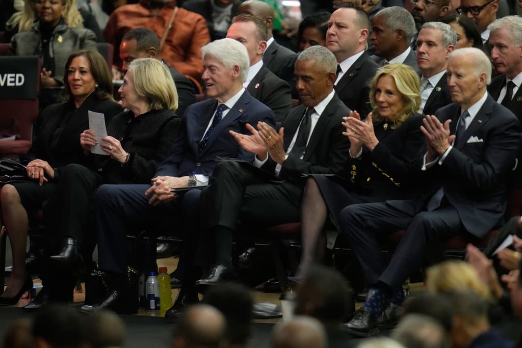 Multitud despide a Jesse Jackson en emotiva ceremonia; asisten Obama, Clinton y Biden