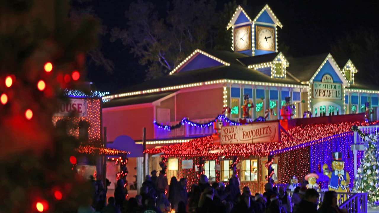 Encuentra regalos únicos o antojitos dulces en la tienda Mistletoe Mercantile.
