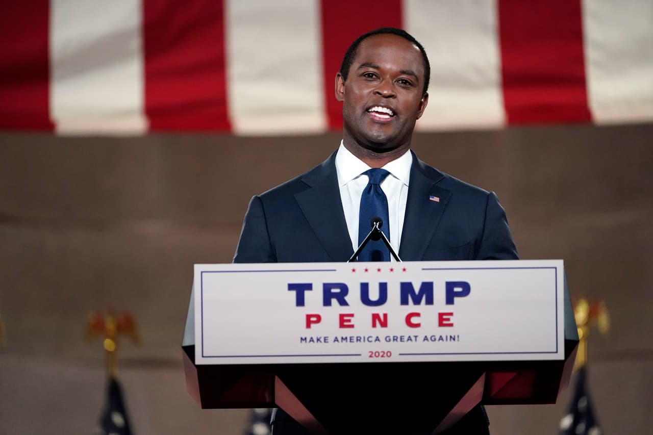 Daniel Cameron, fiscal general de Kentucky, acusó a Biden de dar por sentado el apoyo de la población negra. Los demócratas "creen que el color de tu piel debe dictar tu preferencia política. Si no coincides mientras ejerces el derecho que Dios te dio para para hablar y pensar libremente, te excluirán", dijo.