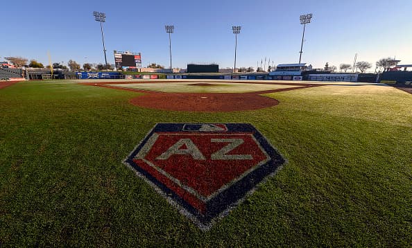 La ciudad de Surprise cuenta con entrenamiento de primavera de béisbol, complejo de tenis, siete campos de golf, un lago de pesca urbana y dos centros acuáticos públicos.
<br>