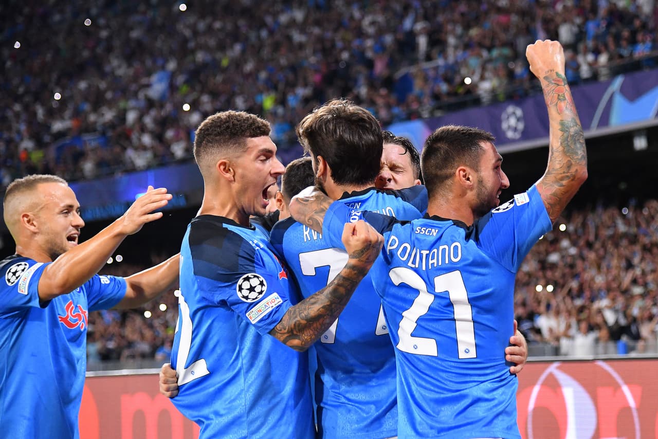 Napoli venció al Liverpool por 4-1 con un doblete de Piotr Zienlinski, así como los tantos de Anguissa y Giovanni Simeone. Hirving Lozano ingresó e la segunda parte, pero no pudo anotar.