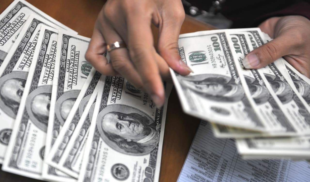 "
<b>El tipo de cambio se va a determinar de acuerdo con la fecha en la que se envía el dinero</b>", aclaró la cónsul.