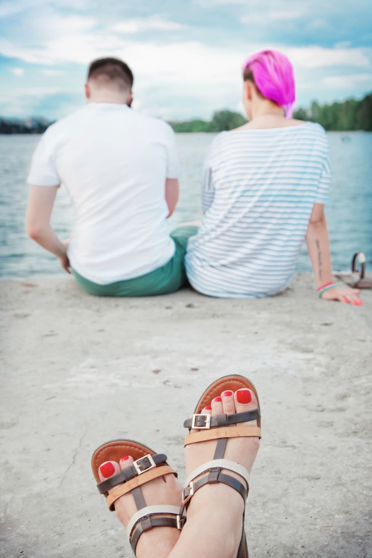 En el plano sentimental se avecina una sorpresa grata pues te llegarán noticias de esa persona que una vez jugó un rol muy importante dentro de tu vida, pero que por motivos ajenos a tu voluntad se marchó de tu lado las perspectivas de reencuentros son ahora muy altas. Tomarás en tus manos las riendas de tu vida económica y harás ajustes y cambios sorprendentes. En este Mes del Jabalí o Cerdo se acentúa tu compatibilidad amorosa con el Mono.