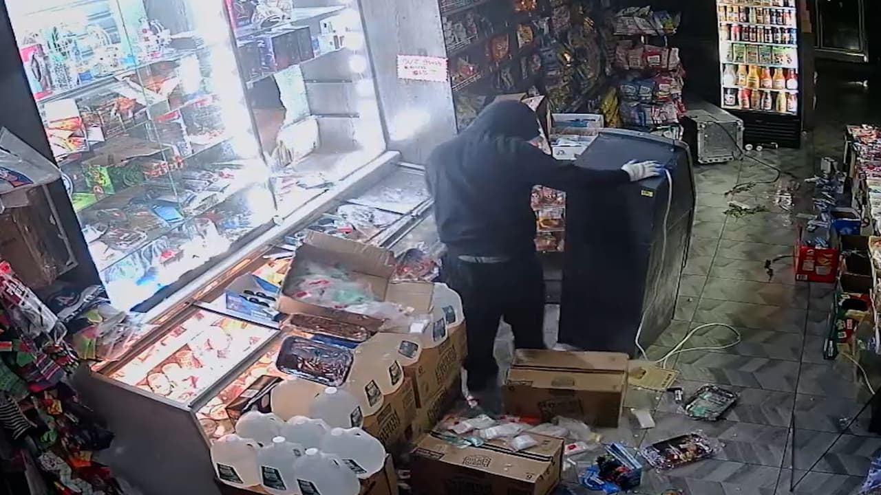 Buscan banda de ladrones que ha robado más de 40 ATMs en tiendas de Brooklyn y Queens